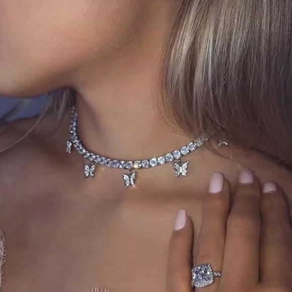 Rhinestone Butterfly 🦋 Choker - Picture 3 of 3